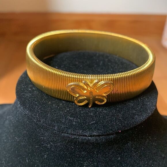 Jewelry - Vintage Gold tone Bracelet coil with butterfly detail